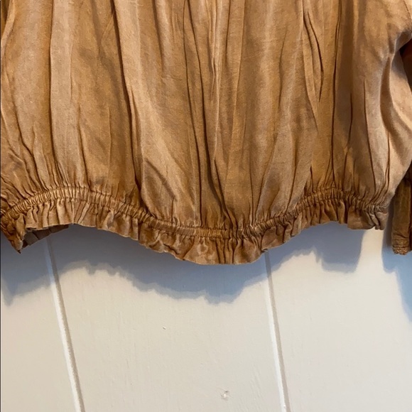 CUTE Cropped off the shoulder top!!!! - Picture 4 of 5